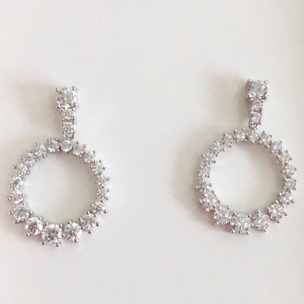 18k White Gold Diamond Circle Drop Earrings